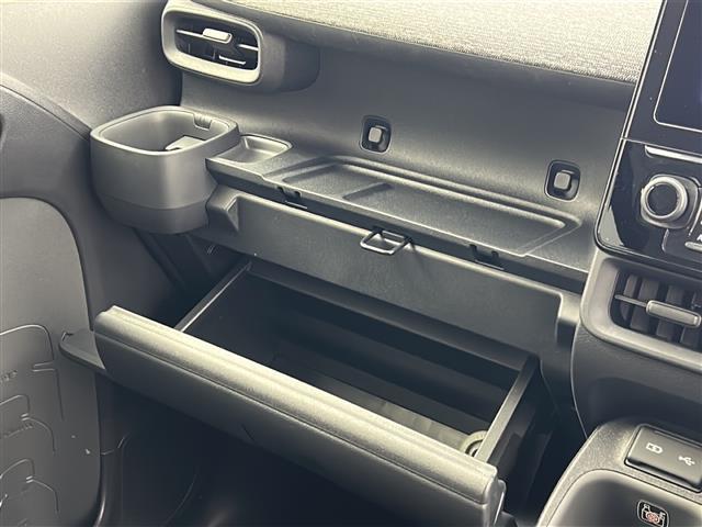 シエンタ ハイブリッドＺ　禁煙車／純正ナビ機能付きＤＡ／ＥＴＣ／１００電源／バックカメラ／両側電動スライドドア／衝突軽減装置／純正１５インチアルミホイール／Ｂｌｕｅｔｏｏｔｈ／オートライト１／オートエアコン／ＬＥＤヘッドライト（22枚目）