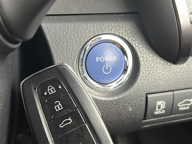 カムリ G トヨタセーフティーセンス/車線逸脱支援/衝突軽減/RCC/ソナー/社外7型ナビ/フルセグTV/バックカメラ/純ETC/LEDヘッドライト/LEDフォグライト/スペアキー/純17inAW/純フロアマット(12枚目)