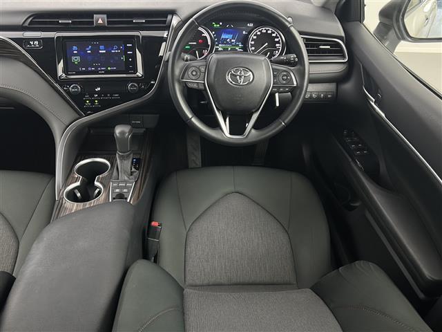 カムリ G トヨタセーフティーセンス/車線逸脱支援/衝突軽減/RCC/ソナー/社外7型ナビ/フルセグTV/バックカメラ/純ETC/LEDヘッドライト/LEDフォグライト/スペアキー/純17inAW/純フロアマット(20枚目)