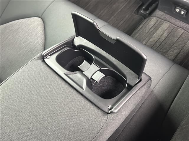 カムリ G トヨタセーフティーセンス/車線逸脱支援/衝突軽減/RCC/ソナー/社外7型ナビ/フルセグTV/バックカメラ/純ETC/LEDヘッドライト/LEDフォグライト/スペアキー/純17inAW/純フロアマット(31枚目)