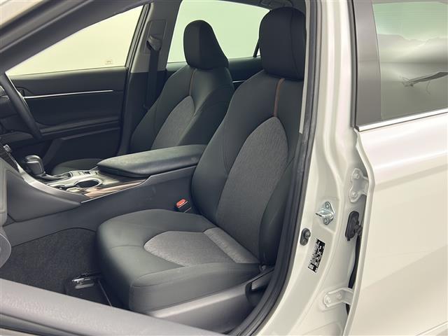 カムリ G トヨタセーフティーセンス/車線逸脱支援/衝突軽減/RCC/ソナー/社外7型ナビ/フルセグTV/バックカメラ/純ETC/LEDヘッドライト/LEDフォグライト/スペアキー/純17inAW/純フロアマット(32枚目)