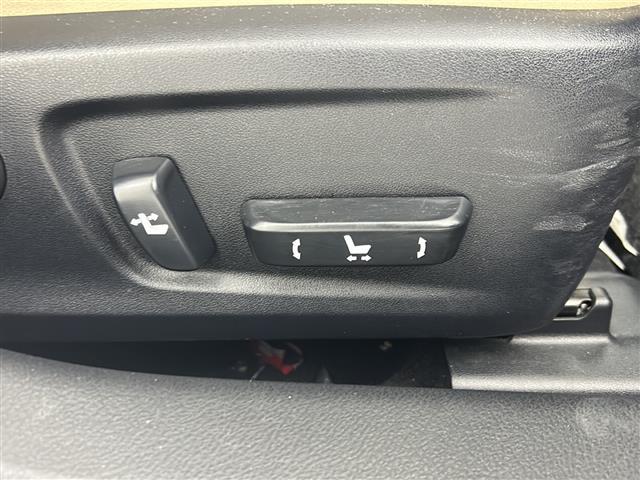 IS IS300h 禁煙車 レーダークルーズコントロール クリアランスソナー 純正ナビ BSM シートヒーター ステアリングヒーター フルセグTV パドルシフト GPSレーダー LEDライト オートハイビーム(31枚目)