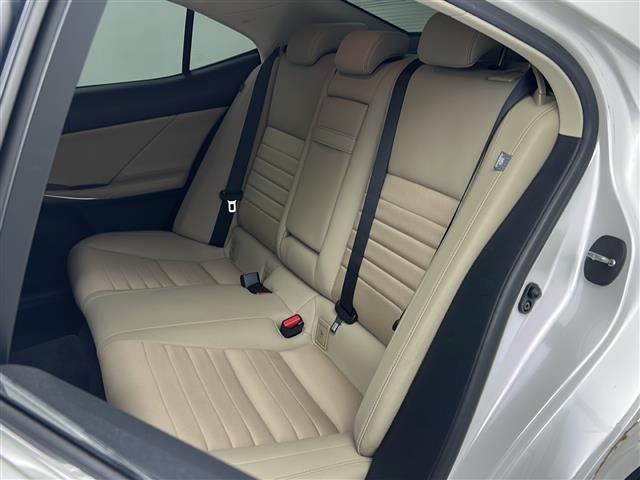 IS IS300h 禁煙車 レーダークルーズコントロール クリアランスソナー 純正ナビ BSM シートヒーター ステアリングヒーター フルセグTV パドルシフト GPSレーダー LEDライト オートハイビーム(34枚目)