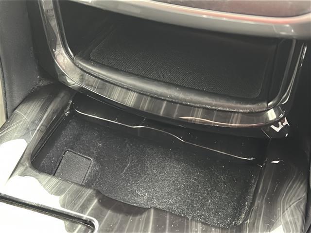 クラウンハイブリッド アスリート 禁煙車 純正ナビ フルセグTV レーダークルーズコントロール オートハイビーム バックカメラ LEDライト ステリングヒーター ビルトインETC プリクラッシュセーフティ シートヒーター(27枚目)