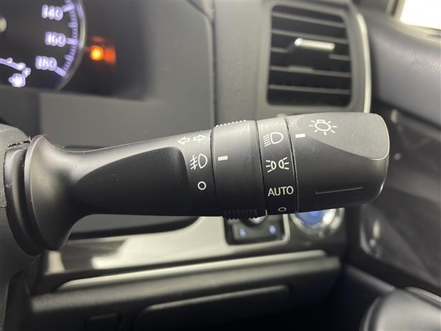 クラウンハイブリッド アスリートS 禁煙車 フルセグTV ETC 純正17インチアルミ 社外フロアマット HIDヘッドライト オートライト フォグランプ パワーシート ステアリングヒーター クルーズコントロール プッシュスタート(10枚目)