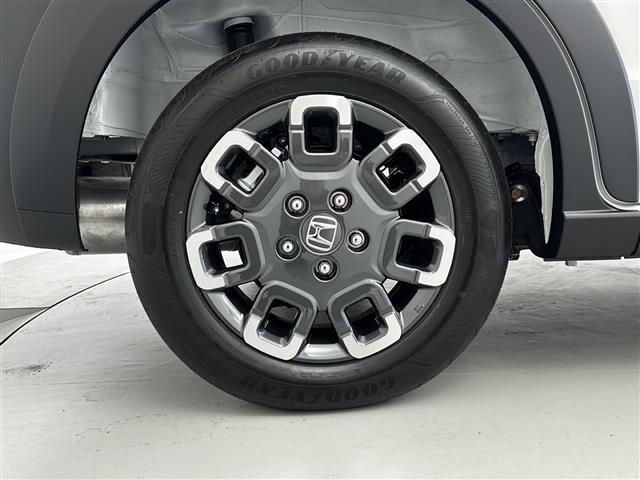 フリード e:HEVクロスター 登録済未使用車/車線逸脱抑制機能/ACC/メーカーOPナビ/バックカメラ/フルセグ/両側パワースライドドア/ハーフレザーシート/シートヒーター/LEDヘッドライト/純正15インチAW/ワイパーデアイサ(17枚目)