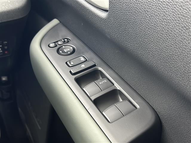 フリード e:HEVクロスター 登録済未使用車/車線逸脱抑制機能/ACC/メーカーOPナビ/バックカメラ/フルセグ/両側パワースライドドア/ハーフレザーシート/シートヒーター/LEDヘッドライト/純正15インチAW/ワイパーデアイサ(24枚目)