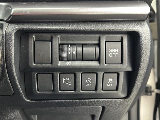 インプレッサスポーツ 2.0i-Sアイサイト 禁煙車/純正8型ナビ/STIフロントエアロ/バックカメラ/ETC/フルセグ/衝突軽減/前席パワーシート/レーダークルーズコントロール/パドルシフト/スマートキー/オートライト/オートエアコン(6枚目)