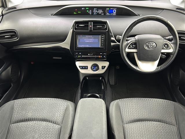 プリウス Sセーフティプラス 禁煙車 純正7型ナビ フルセグTV BT レーダークルーズコントロール バックカメラ オートハイビーム クリアランスソナー ビルトインETC LEDライト ステアリングリモコン フォグライト(2枚目)