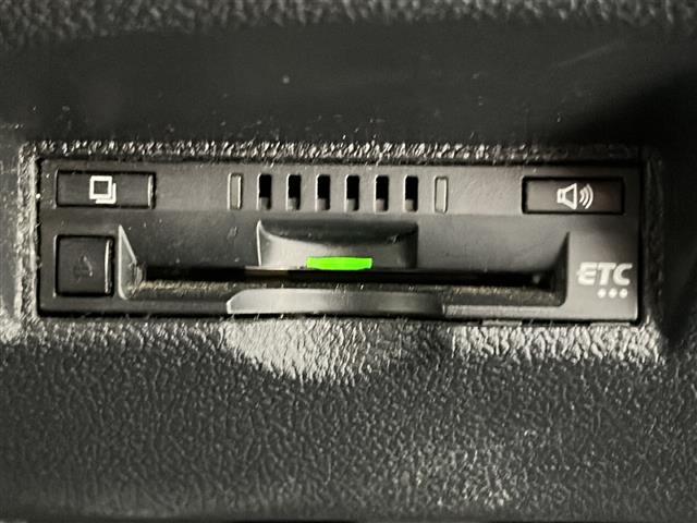 プリウス Sセーフティプラス 禁煙車 純正7型ナビ フルセグTV BT レーダークルーズコントロール バックカメラ オートハイビーム クリアランスソナー ビルトインETC LEDライト ステアリングリモコン フォグライト(5枚目)