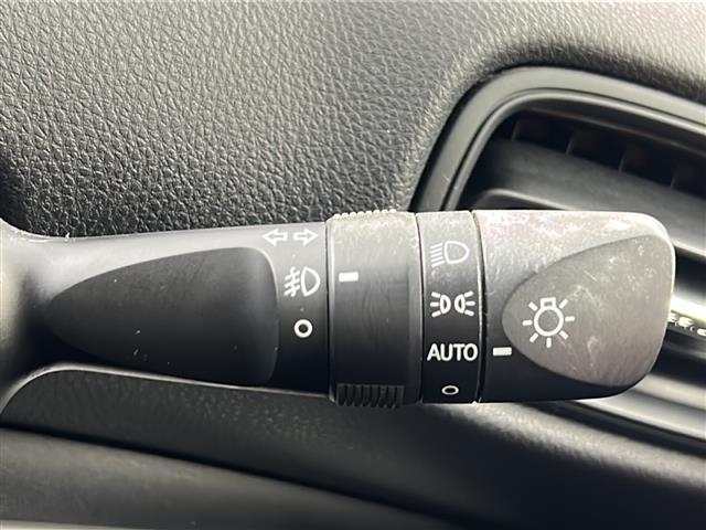 プリウス Sセーフティプラス 禁煙車 純正7型ナビ フルセグTV BT レーダークルーズコントロール バックカメラ オートハイビーム クリアランスソナー ビルトインETC LEDライト ステアリングリモコン フォグライト(9枚目)