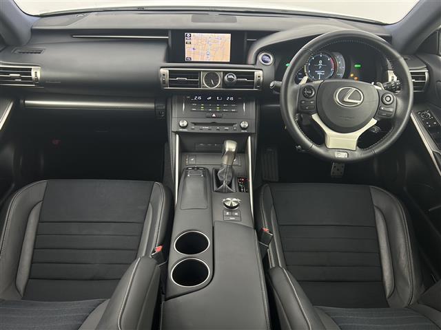 IS IS300h Fスポーツ 禁車車 レーダークルーズコントロール シートヒーター バックカメラ パドルシフト ETC 純正ナビ フルセグTV フォグランプ ステアリングリモコン パワーシート LEDライト(2枚目)