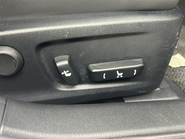 IS IS300h Fスポーツ 禁車車 レーダークルーズコントロール シートヒーター バックカメラ パドルシフト ETC 純正ナビ フルセグTV フォグランプ ステアリングリモコン パワーシート LEDライト(6枚目)