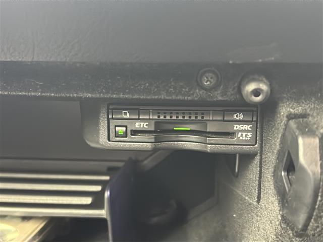 IS IS300h Fスポーツ 禁車車 レーダークルーズコントロール シートヒーター バックカメラ パドルシフト ETC 純正ナビ フルセグTV フォグランプ ステアリングリモコン パワーシート LEDライト(12枚目)