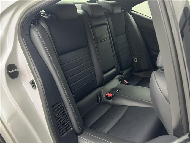 IS IS300h Fスポーツ 禁車車 レーダークルーズコントロール シートヒーター バックカメラ パドルシフト ETC 純正ナビ フルセグTV フォグランプ ステアリングリモコン パワーシート LEDライト(14枚目)