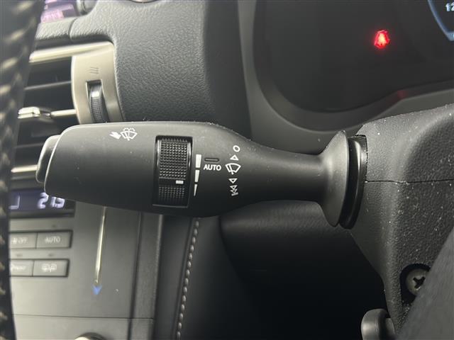 IS IS300h Fスポーツ 禁車車 レーダークルーズコントロール シートヒーター バックカメラ パドルシフト ETC 純正ナビ フルセグTV フォグランプ ステアリングリモコン パワーシート LEDライト(24枚目)
