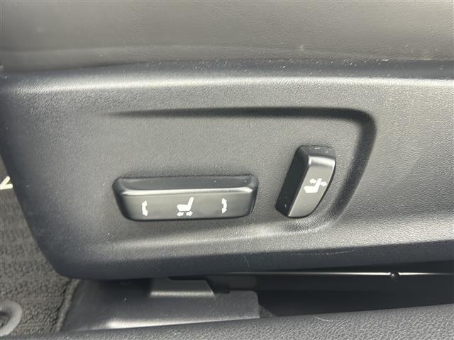 IS IS300h Fスポーツ 禁車車 レーダークルーズコントロール シートヒーター バックカメラ パドルシフト ETC 純正ナビ フルセグTV フォグランプ ステアリングリモコン パワーシート LEDライト(26枚目)