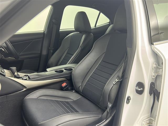 IS IS300h Fスポーツ 禁車車 レーダークルーズコントロール シートヒーター バックカメラ パドルシフト ETC 純正ナビ フルセグTV フォグランプ ステアリングリモコン パワーシート LEDライト(33枚目)