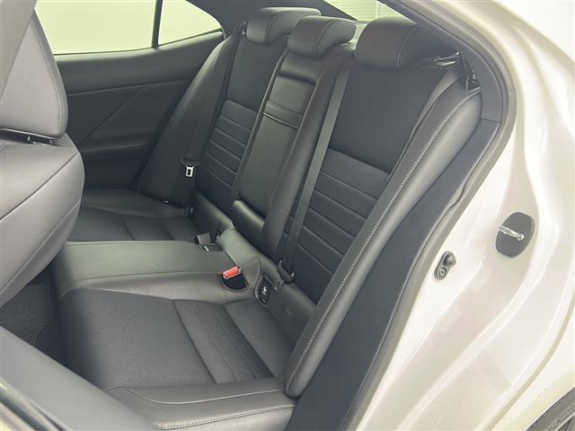IS IS300h Fスポーツ 禁車車 レーダークルーズコントロール シートヒーター バックカメラ パドルシフト ETC 純正ナビ フルセグTV フォグランプ ステアリングリモコン パワーシート LEDライト(34枚目)