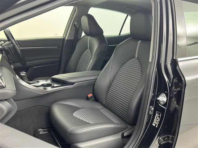 カムリ WS 禁煙車/純正ナビ/衝突軽減/レーダクルーズ/ETC/フルセグ/ハーフレザーシート/前席パワーシート/パドルシフト/オートマチックハイビーム/オートライト/オートエアコン/純正18インチアルミ(31枚目)