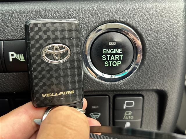 ヴェルファイア ２．４Ｚ　ゴールデンアイズ　禁煙車／スマートキー／スペアキー／クルーズコントロール／純正ナビ／Ｂｌｕｅｔｏｏｔｈ／フルセグ／純正フリップダウンモニター／電動リアゲート／フロアマット／ハーフレザーシート／ＥＴＣ／コーナーセンサー（25枚目）
