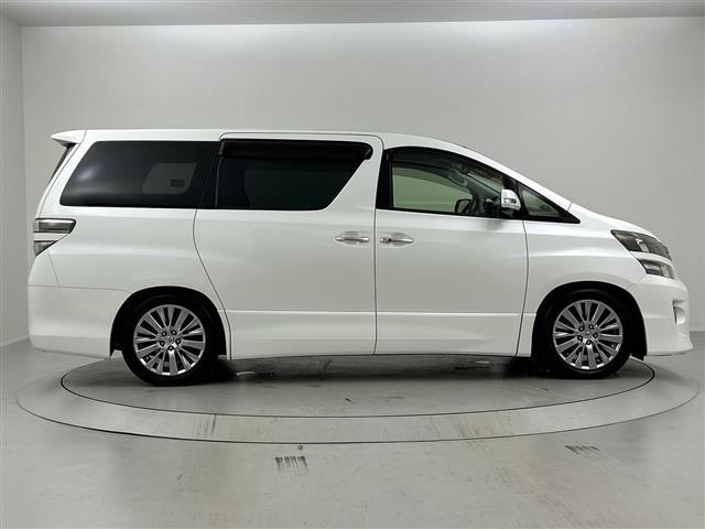 ヴェルファイア ２．４Ｚ　ゴールデンアイズ　禁煙車／スマートキー／スペアキー／クルーズコントロール／純正ナビ／Ｂｌｕｅｔｏｏｔｈ／フルセグ／純正フリップダウンモニター／電動リアゲート／フロアマット／ハーフレザーシート／ＥＴＣ／コーナーセンサー（35枚目）