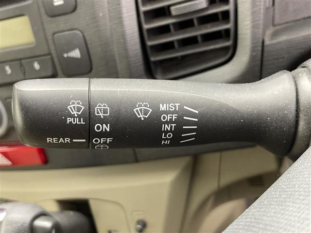 ムーヴ Ｘ　禁煙車　ワンオーナー　社外ドライブレコーダー付きインナーミラー　オートエアコン　純正オーディオ　ＣＤチェンジャー　ＬＥＤヘッドライト　純正１４インチアルミホイール　アイドリングストップ　電動格納ミラー（9枚目）