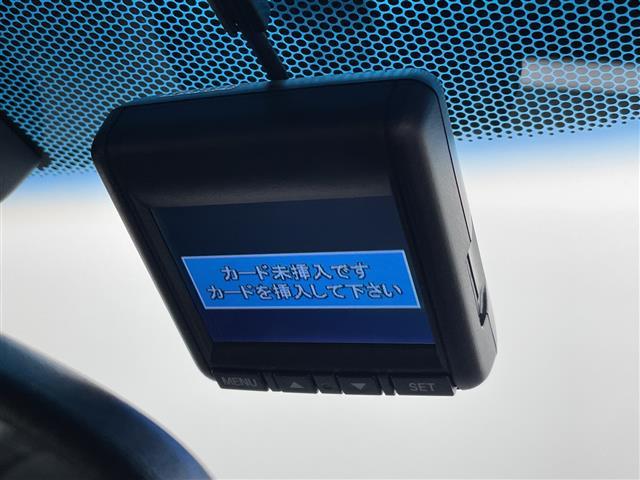 フィット １３Ｇ・Ｌ　ホンダセンシング　禁煙車　レーダークルーズコントロール　純正ナビ　フルセグＴＶ　ＵＳＢ　バックカメラ　ビルトインＥＴＣ　ドライブレコーダー　レーンアシスト　アルミ付きスタッドレス積込　ＬＥＤライト　ステアリングリモコン（4枚目）