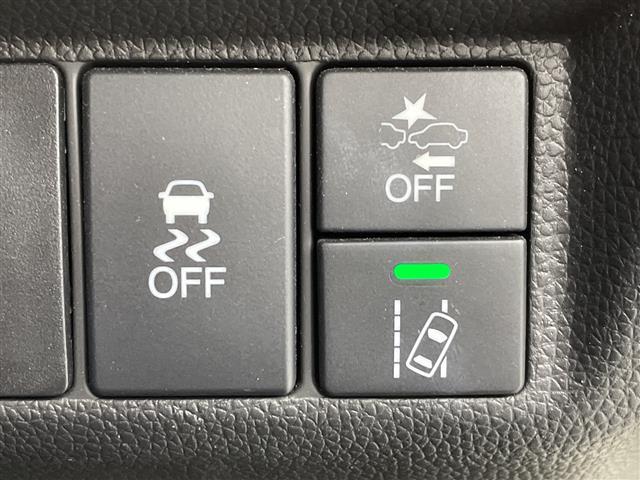 フィット １３Ｇ・Ｌ　ホンダセンシング　禁煙車　レーダークルーズコントロール　純正ナビ　フルセグＴＶ　ＵＳＢ　バックカメラ　ビルトインＥＴＣ　ドライブレコーダー　レーンアシスト　アルミ付きスタッドレス積込　ＬＥＤライト　ステアリングリモコン（8枚目）