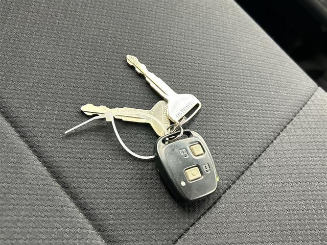 ハイゼットカーゴ デラックスリミテッド 禁煙車 4WD ハイルーフ キーレス ドアバイザー 社外アルミホイール ヘッドライトレベライザー 取扱説明書 保証書 スペアキー 両側スライドドア(7枚目)