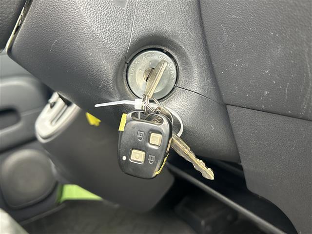 ハイゼットカーゴ デラックスリミテッド 禁煙車 4WD ハイルーフ キーレス ドアバイザー 社外アルミホイール ヘッドライトレベライザー 取扱説明書 保証書 スペアキー 両側スライドドア(22枚目)
