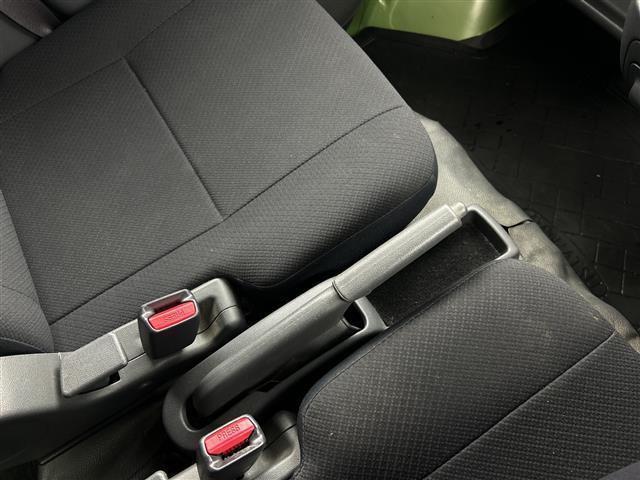 ハイゼットカーゴ デラックスリミテッド 禁煙車 4WD ハイルーフ キーレス ドアバイザー 社外アルミホイール ヘッドライトレベライザー 取扱説明書 保証書 スペアキー 両側スライドドア(23枚目)