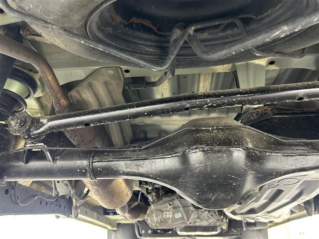 ハイゼットカーゴ デラックスリミテッド 禁煙車 4WD ハイルーフ キーレス ドアバイザー 社外アルミホイール ヘッドライトレベライザー 取扱説明書 保証書 スペアキー 両側スライドドア(44枚目)
