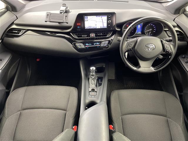 C-HR S-T LEDエディション 禁煙車/4WD/純正ナビ/エンジンスターター/バックモニター/レーダークルーズ/衝突軽減/レーンキープ/ETC/BT/フルセグテレビ/フロアマット/LEDヘッドライト/オートハイビーム/ターボ(2枚目)