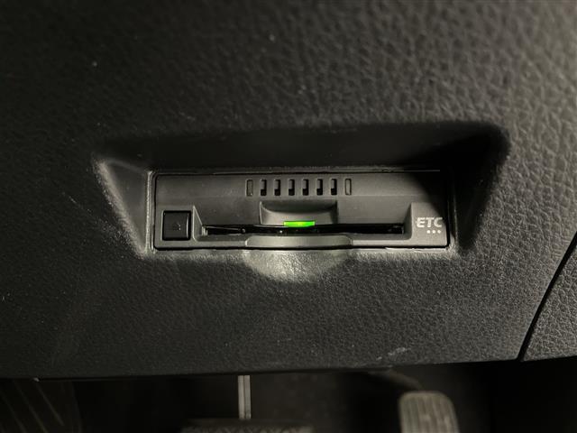 C-HR S-T LEDエディション 禁煙車/4WD/純正ナビ/エンジンスターター/バックモニター/レーダークルーズ/衝突軽減/レーンキープ/ETC/BT/フルセグテレビ/フロアマット/LEDヘッドライト/オートハイビーム/ターボ(9枚目)