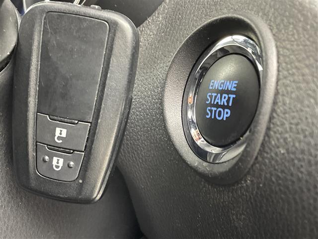 C-HR S-T LEDエディション 禁煙車/4WD/純正ナビ/エンジンスターター/バックモニター/レーダークルーズ/衝突軽減/レーンキープ/ETC/BT/フルセグテレビ/フロアマット/LEDヘッドライト/オートハイビーム/ターボ(11枚目)