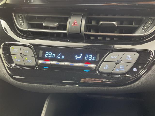 C-HR S-T LEDエディション 禁煙車/4WD/純正ナビ/エンジンスターター/バックモニター/レーダークルーズ/衝突軽減/レーンキープ/ETC/BT/フルセグテレビ/フロアマット/LEDヘッドライト/オートハイビーム/ターボ(12枚目)