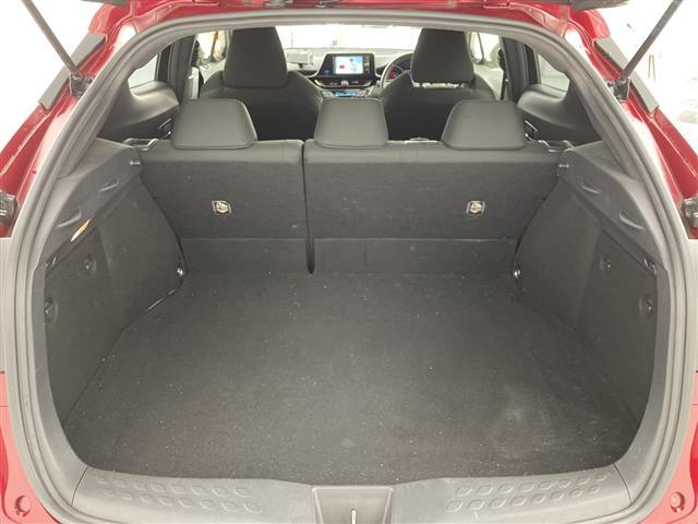 C-HR S-T LEDエディション 禁煙車/4WD/純正ナビ/エンジンスターター/バックモニター/レーダークルーズ/衝突軽減/レーンキープ/ETC/BT/フルセグテレビ/フロアマット/LEDヘッドライト/オートハイビーム/ターボ(15枚目)