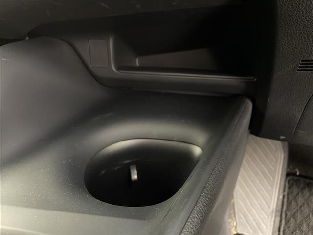 C-HR S-T LEDエディション 禁煙車/4WD/純正ナビ/エンジンスターター/バックモニター/レーダークルーズ/衝突軽減/レーンキープ/ETC/BT/フルセグテレビ/フロアマット/LEDヘッドライト/オートハイビーム/ターボ(29枚目)