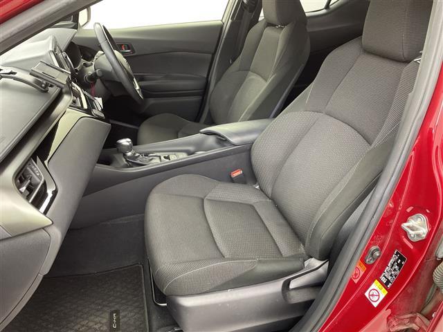 C-HR S-T LEDエディション 禁煙車/4WD/純正ナビ/エンジンスターター/バックモニター/レーダークルーズ/衝突軽減/レーンキープ/ETC/BT/フルセグテレビ/フロアマット/LEDヘッドライト/オートハイビーム/ターボ(30枚目)