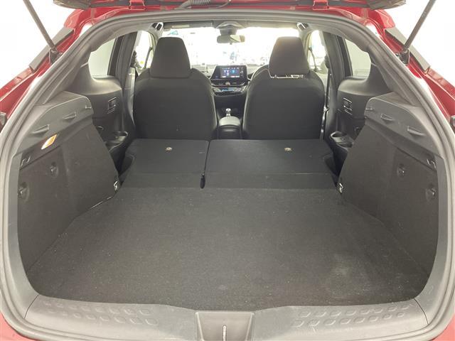 C-HR S-T LEDエディション 禁煙車/4WD/純正ナビ/エンジンスターター/バックモニター/レーダークルーズ/衝突軽減/レーンキープ/ETC/BT/フルセグテレビ/フロアマット/LEDヘッドライト/オートハイビーム/ターボ(32枚目)