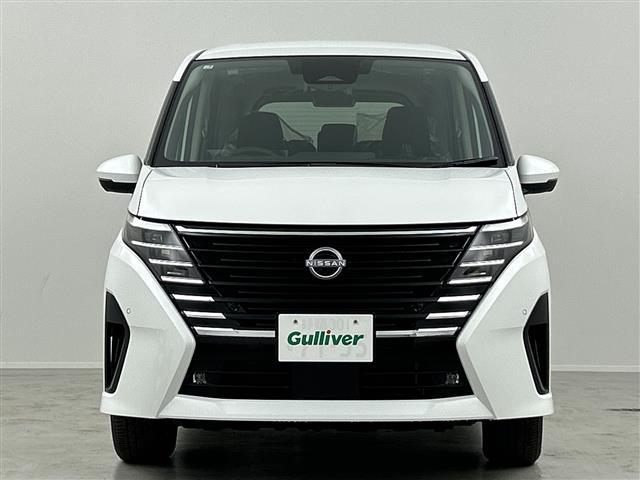 セレナ ハイウェイスターV 登録済未使用車/4WD/プロパイロット/アラウンドビューレーンキープアシスト/BSM/デジタルミラー/純正ナビ/フルセグ/両側パワースライドドア/電動リアゲート/シートヒーター/パドルシフト/ETC(17枚目)