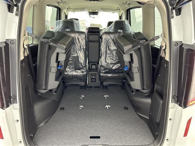 セレナ ハイウェイスターV 登録済未使用車/4WD/プロパイロット/アラウンドビューレーンキープアシスト/BSM/デジタルミラー/純正ナビ/フルセグ/両側パワースライドドア/電動リアゲート/シートヒーター/パドルシフト/ETC(35枚目)