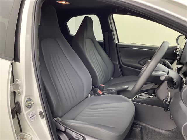 ヤリス Ｇ　禁煙車　純正ディスプレイオーディオ　ナビ付　クリアランスソナー　ドライブレコーダー　オートハイビーム　バックカメラ　ＥＴＣ　オートライト　カーテンエアバッグ　トヨタセーフティセンス　スマートキー（14枚目）