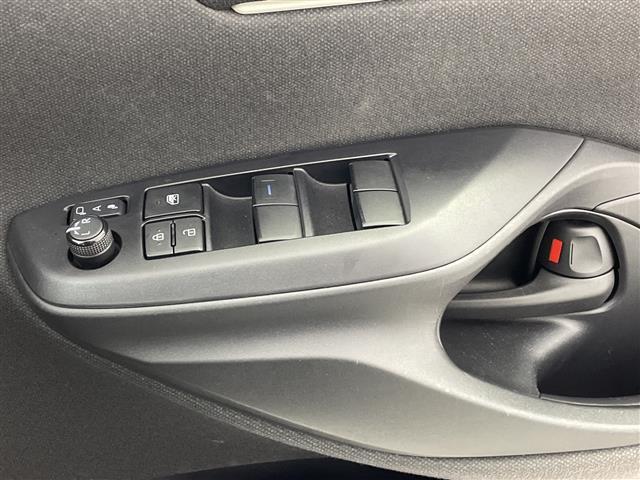 ヤリス Ｇ　禁煙車　純正ディスプレイオーディオ　ナビ付　クリアランスソナー　ドライブレコーダー　オートハイビーム　バックカメラ　ＥＴＣ　オートライト　カーテンエアバッグ　トヨタセーフティセンス　スマートキー（25枚目）