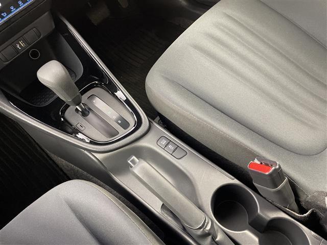 ヤリス Ｇ　禁煙車　純正ディスプレイオーディオ　ナビ付　クリアランスソナー　ドライブレコーダー　オートハイビーム　バックカメラ　ＥＴＣ　オートライト　カーテンエアバッグ　トヨタセーフティセンス　スマートキー（30枚目）