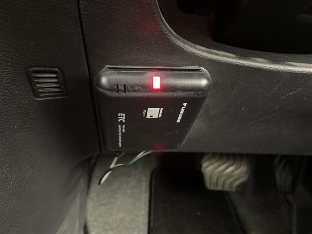 セレナ ハイウェイスターＧ　禁煙車　プロパイロット　両側電動ドア　パーキングアシスト　レーダークルーズコントロール　全方位カメラ　ウォークスルー　コーナーセンサー　純正ナビ　フルセグＴＶ　ＬＥＤライト　ＥＴＣ　純正フロアマット（5枚目）