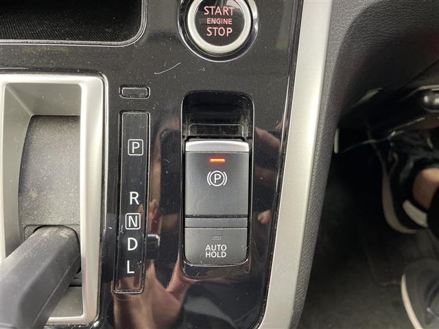 セレナ ハイウェイスターＧ　禁煙車　プロパイロット　両側電動ドア　パーキングアシスト　レーダークルーズコントロール　全方位カメラ　ウォークスルー　コーナーセンサー　純正ナビ　フルセグＴＶ　ＬＥＤライト　ＥＴＣ　純正フロアマット（11枚目）