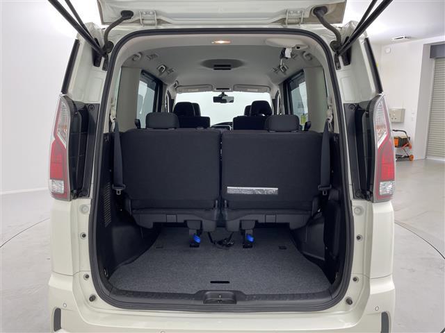 セレナ ハイウェイスターＧ　禁煙車　プロパイロット　両側電動ドア　パーキングアシスト　レーダークルーズコントロール　全方位カメラ　ウォークスルー　コーナーセンサー　純正ナビ　フルセグＴＶ　ＬＥＤライト　ＥＴＣ　純正フロアマット（14枚目）