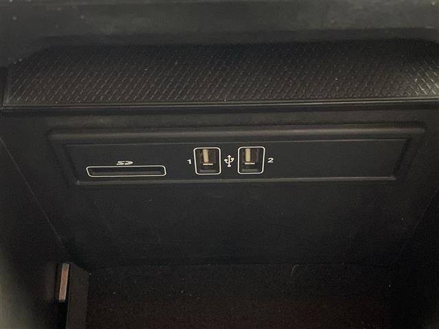 ＧＬＣ ＧＬＣ２２０ｄ　４マチック　クーペスポーツ　禁煙車　全方位モニター　シートヒーター　メーカーナビ　ＢＳＭ　ワンオーナー　レーダークルーズコントロール　パワーバックドア　パワーシート　ハーフレザーシート　クリアランスソナー　ＥＴＣ　ＬＥＤライト（11枚目）